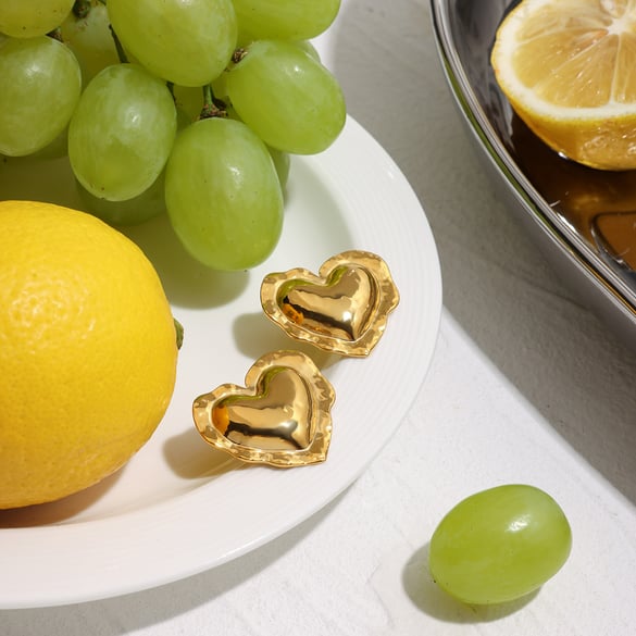 Pendientes de botón de acero inoxidable dorado con forma de corazón retro