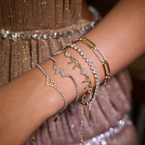 Luxuriöse Charm-Armbänder mit Schleifenknoten aus Edelstahl in Goldfarbe