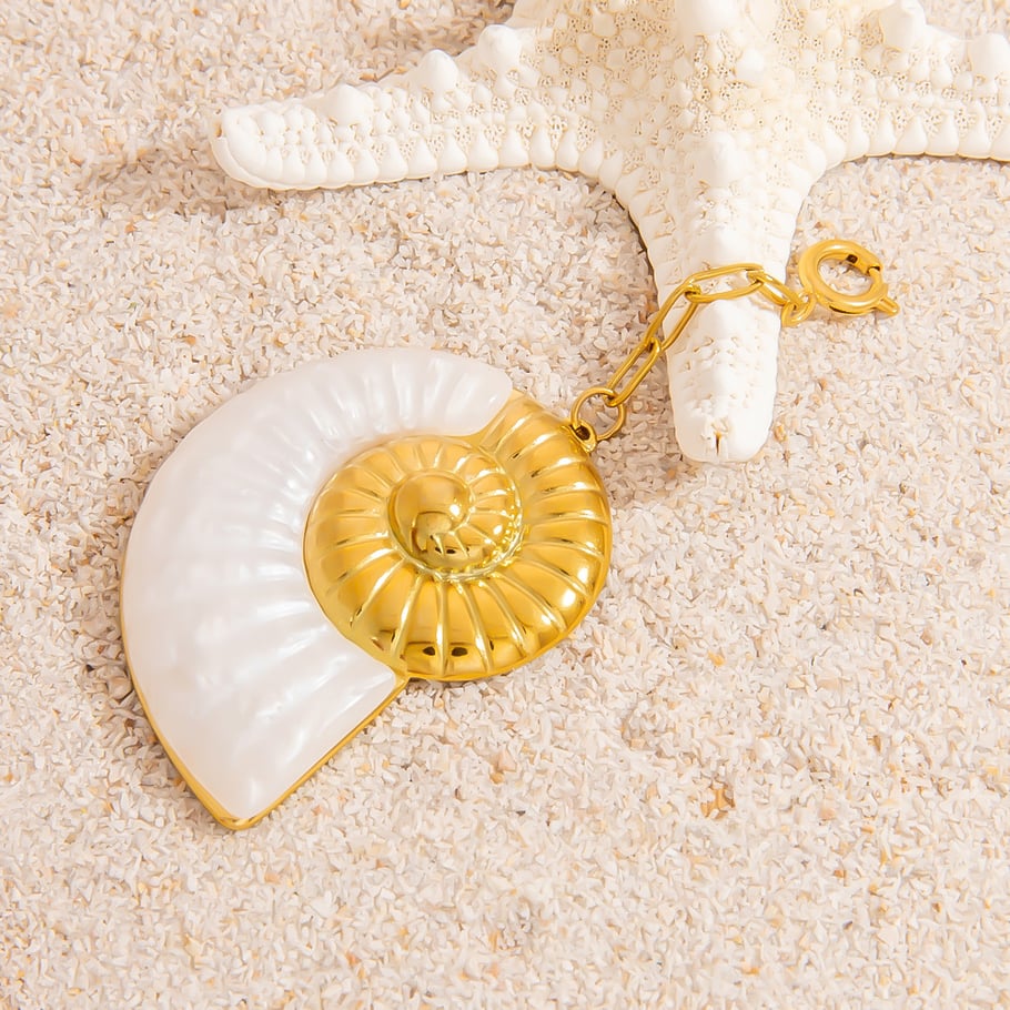 Colgantes de bikini para mujer de acero inoxidable color dorado con diseño de concha de playa Imagen3