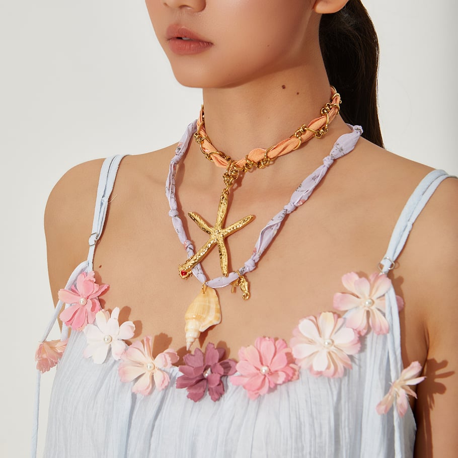 1 Paar Halsketten mit Anhänger „Romantic Series Vacation Turtle“ aus Edelstahl in Goldfarbe für Damen Bild4