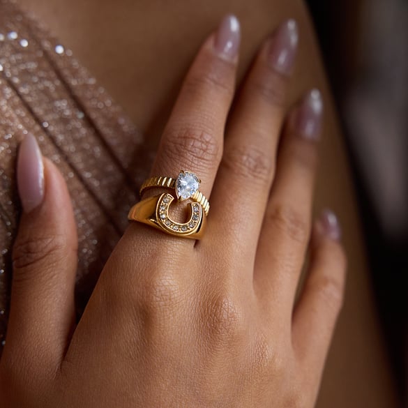 Anello minimalista a forma di U in acciaio inossidabile color oro