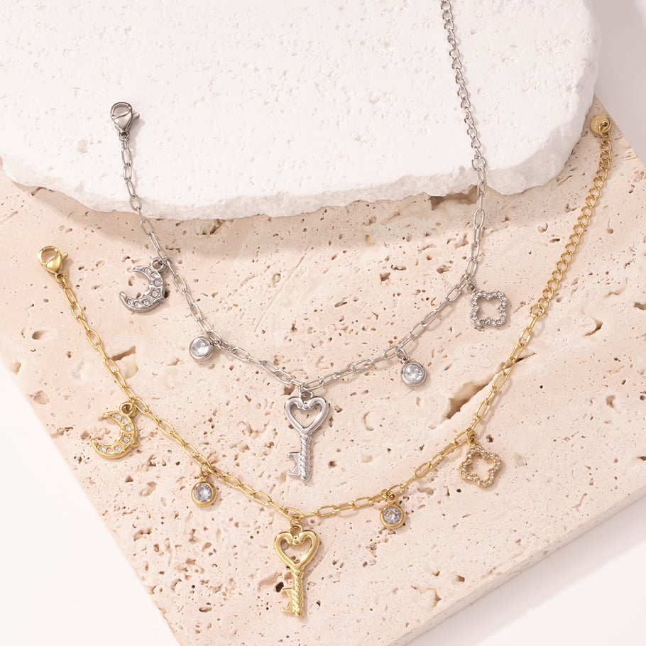 Braccialetti con ciondolo a forma di chiave a forma di cuore in acciaio inossidabile color oro da donna Immagine3