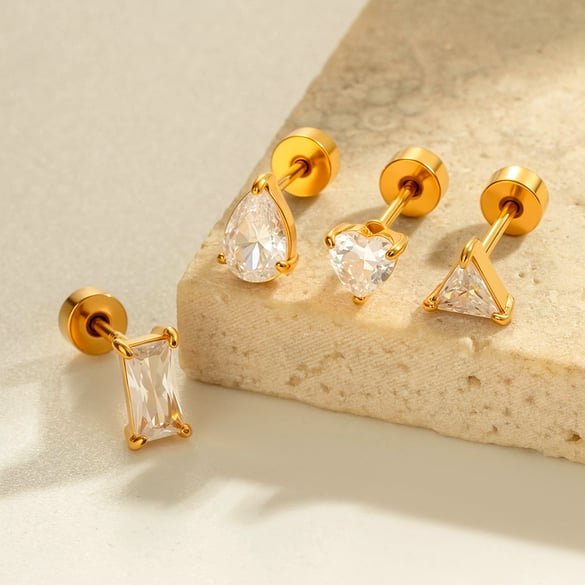 1 pieza de pendientes de acero inoxidable con circonitas de color dorado.