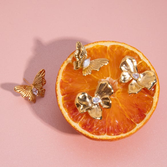Ohrstecker Schmetterling aus Edelstahl in Goldfarbe 2