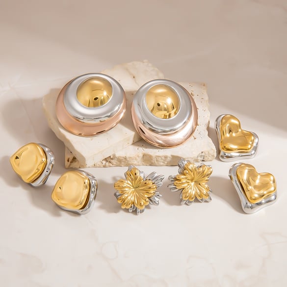 Orecchini a bottone da donna in acciaio inossidabile color oro con cuore minimalista 2