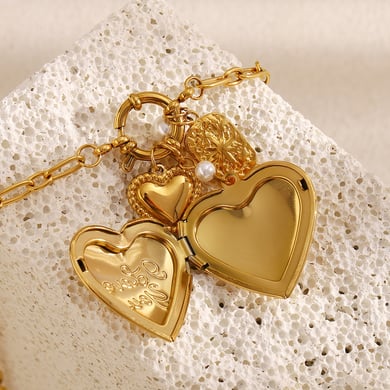 Collane da donna in acciaio inossidabile dorato con ciondolo a forma di cuore classico in stile lussuoso h5 Immagine5