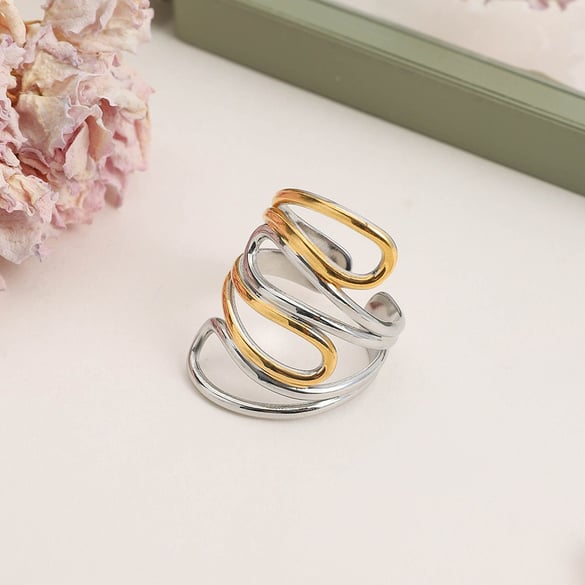 Minimalistische Ringe aus Edelstahl in verschiedenen Farben