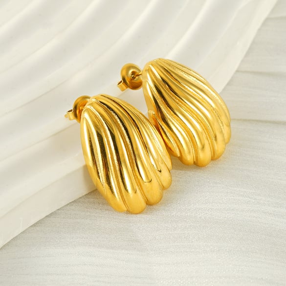 Orecchini a bottone in acciaio inossidabile color oro con conchiglia