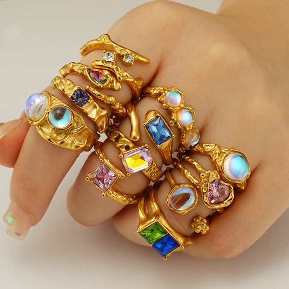 Anillos de acero inoxidable con piedras preciosas de color dorado 2