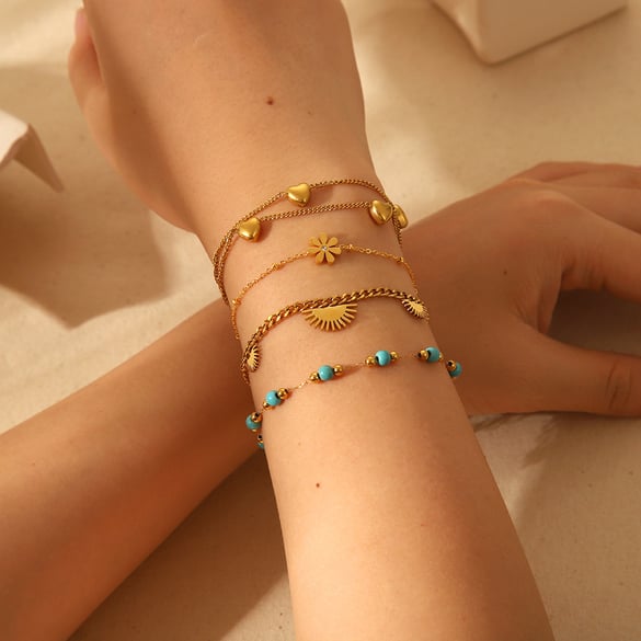 Pulseras de acero inoxidable color dorado con corazón diario de la serie Simple