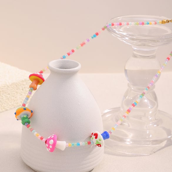 Colliers pour femmes en acrylique avec jolis accessoires en forme de champignon 2