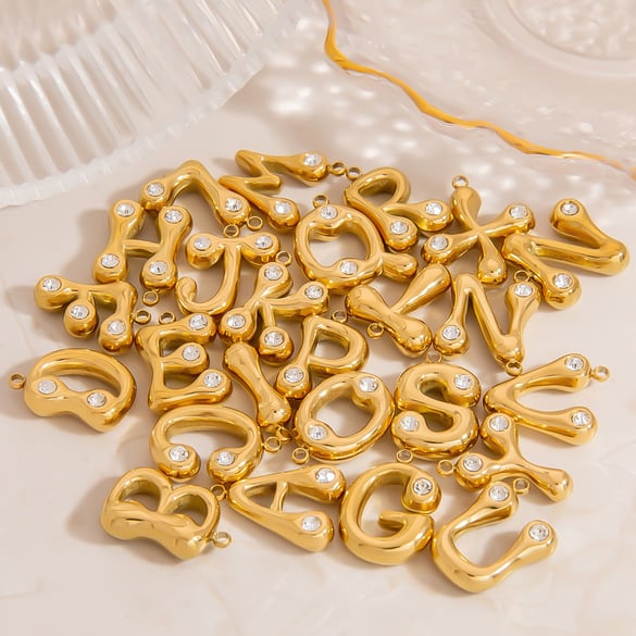 Pendentifs pour femme en acier inoxydable couleur or, série luxueuse, lettre quotidienne