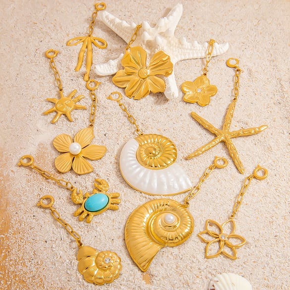 Ciondoli bikini da donna in acciaio inossidabile color oro della serie Conch Beach 2