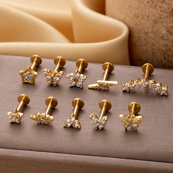 1 par de pendientes de piercing para mujer con circonitas de color cobre y dorado con diseño de flor simple.