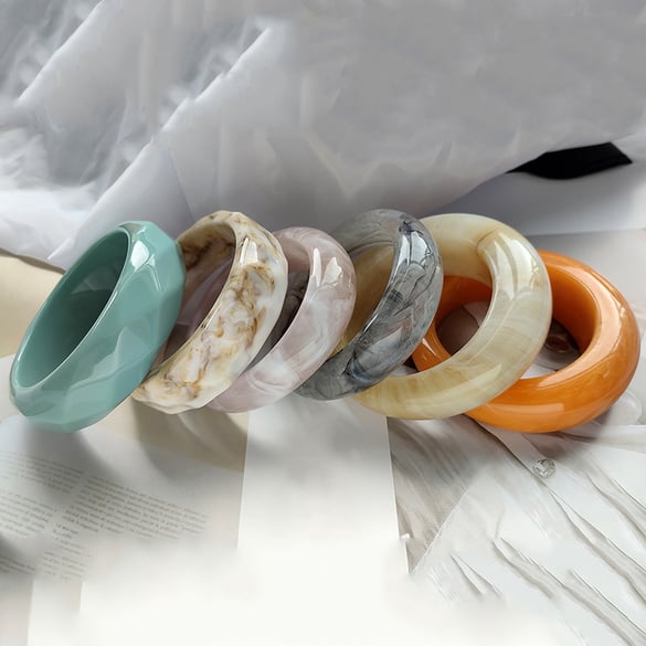 Braccialetti da donna in acrilico sofisticati ed eleganti 2