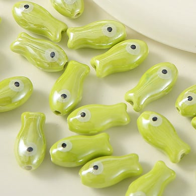 1 pezzo di perlina in ceramica a forma di pesce per gioielli fai da te h5 Immagine3