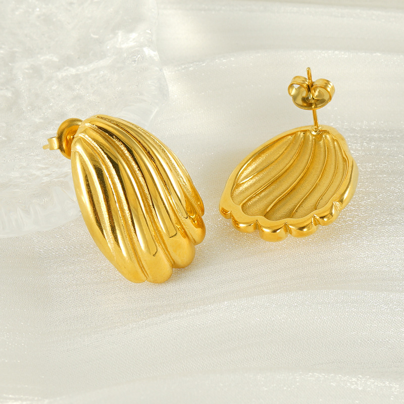 Orecchini a bottone in acciaio inossidabile color oro con conchiglia Immagine4