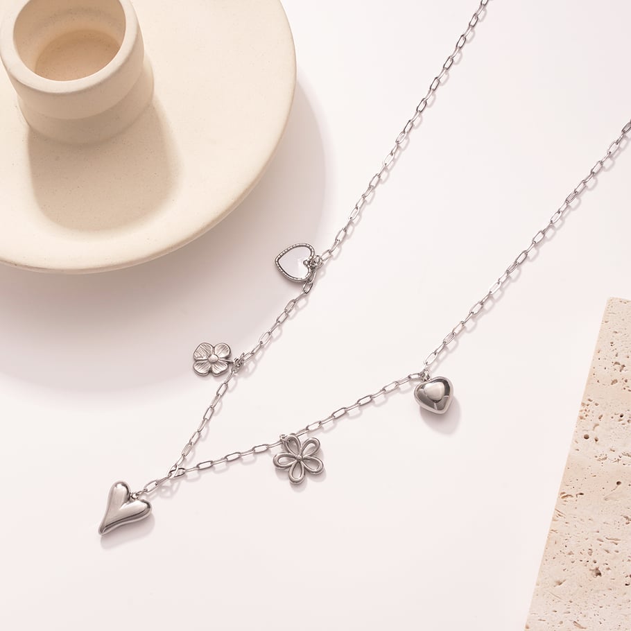 Fonkelende hartvormige bloemvormige hangerketting van roestvrij staal met gouden hanger voor dames Afbeelding6