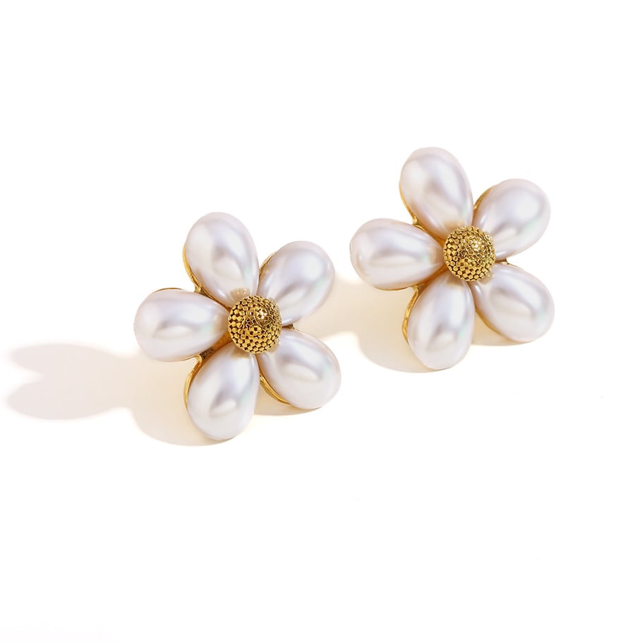 Elegant Simple Flower Shaped Stainless Steel Women's Stud Earrings 