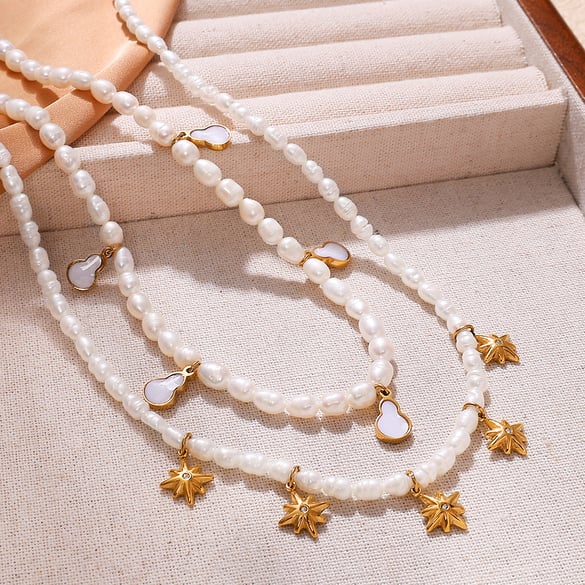 Collares colgantes de acero inoxidable con perla de color dorado 2