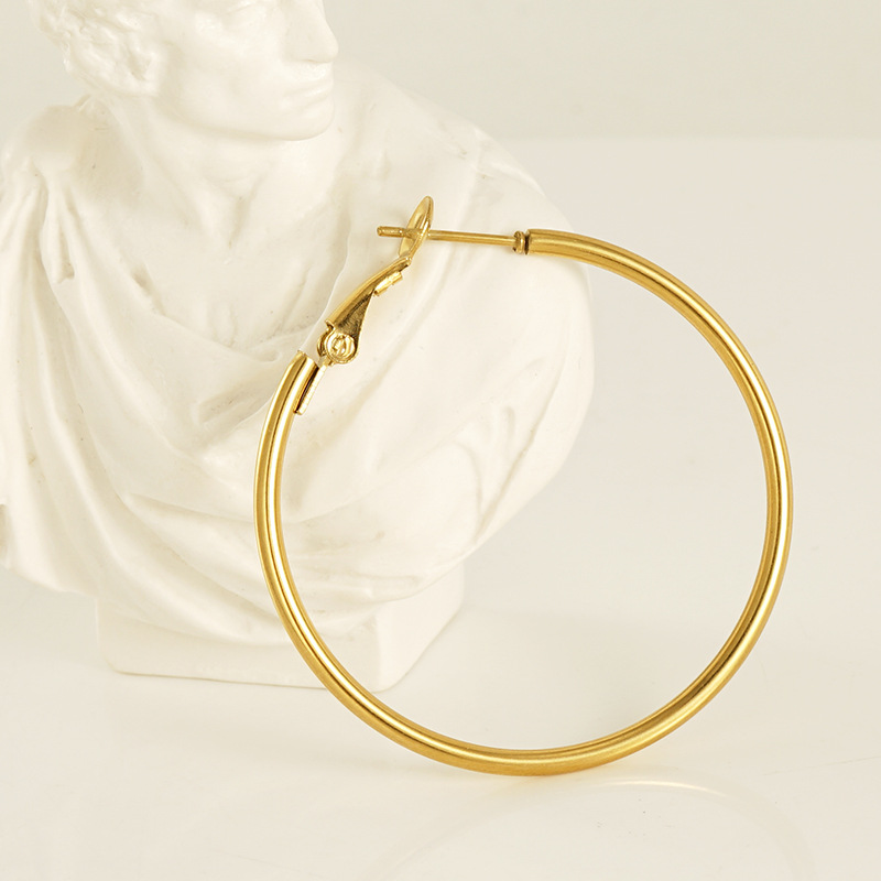 Orecchini a cerchio classici in acciaio inossidabile color oro Immagine4