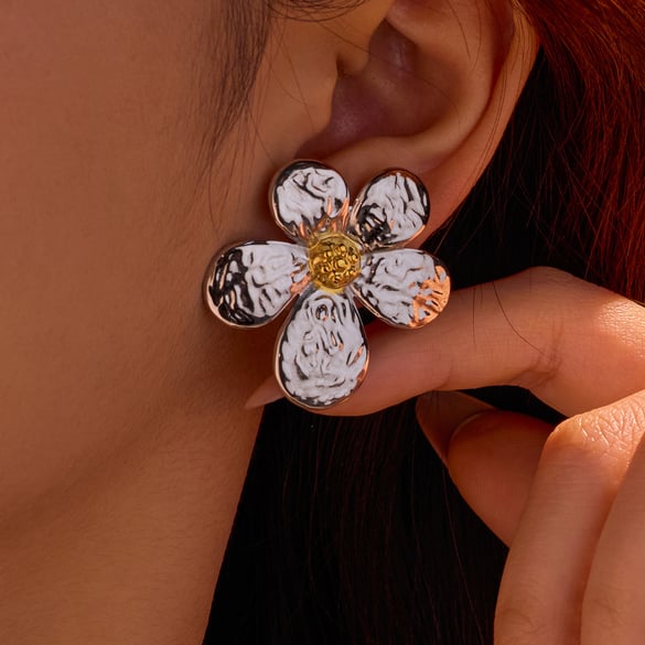 1 Pair Romantic Series Sweet Flower Stainless Steel   Gold Color  Women's Stud Earrings