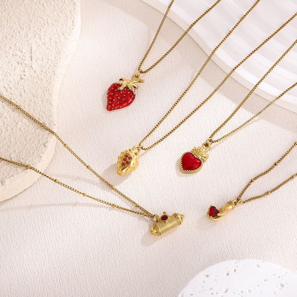 1 Pair Luxurious Series Elegant Heart Stainless Steel   Gold Color  Women's Pendant Necklaces
