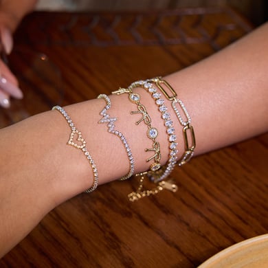Luxuriöse Charm-Armbänder mit Schleifenknoten aus Edelstahl in Goldfarbe h5 Bild2