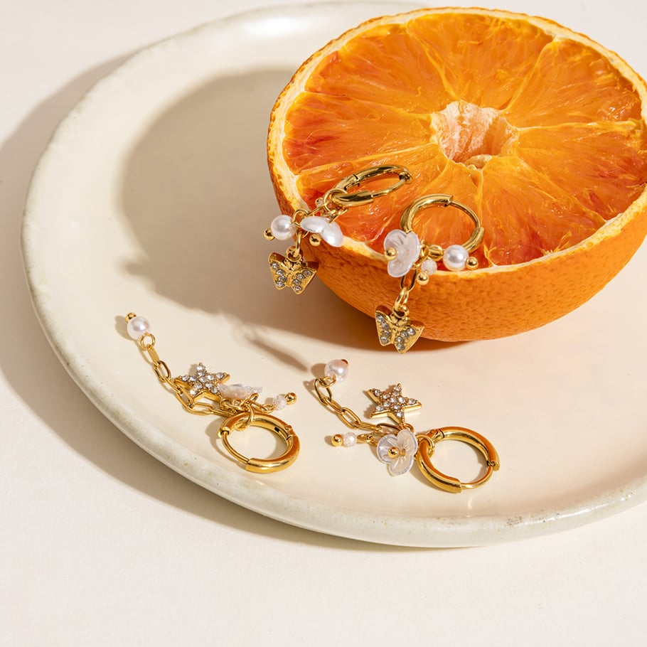 Orecchini pendenti in acciaio inossidabile color oro con fiori romantici Immagine5