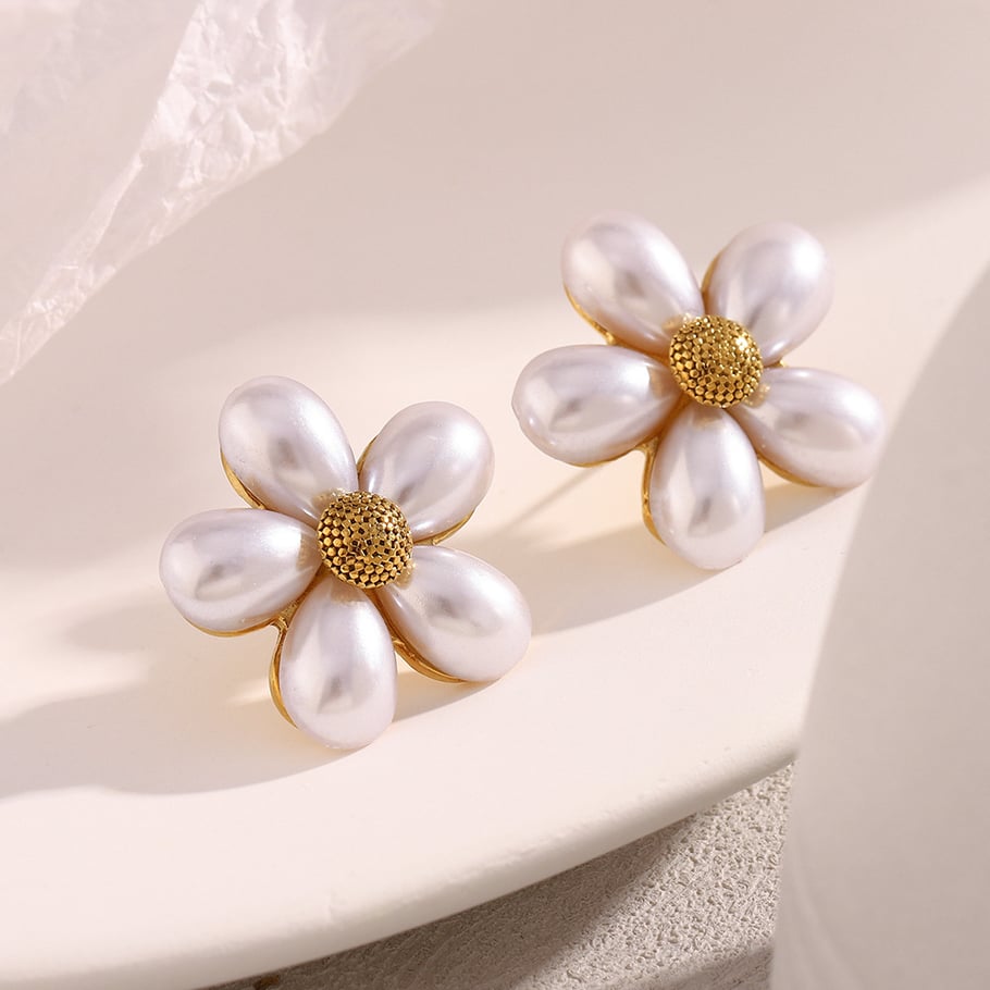 Elegant Simple Flower Shaped Stainless Steel Women's Stud Earrings Picture4