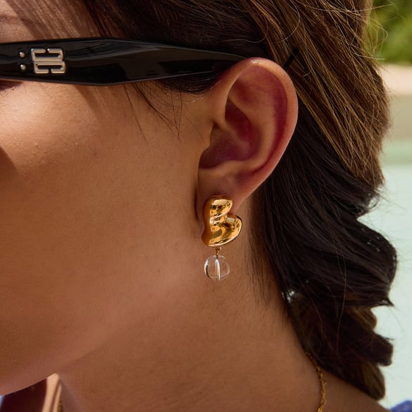 Pendientes colgantes de acero inoxidable color dorado con forma de corazón 2