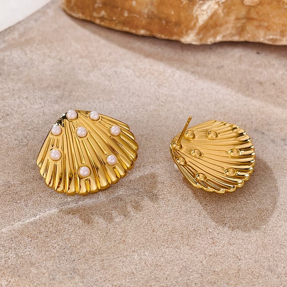 1 Paar wunderschöne Muschel-Ohrstecker aus Edelstahl in Goldfarbe für Damen
