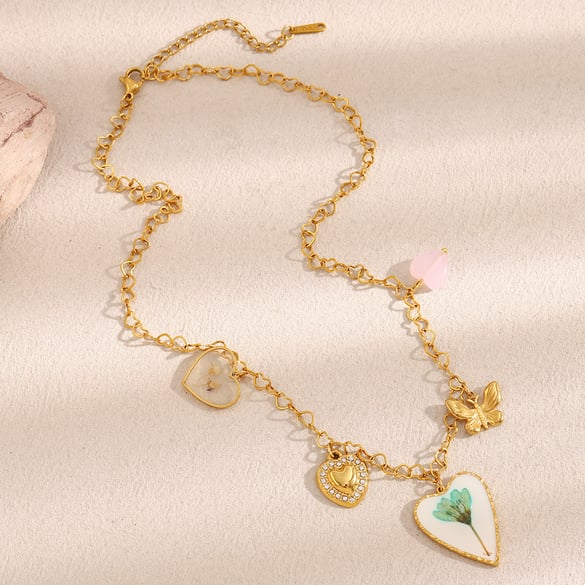 Colliers pour femmes avec pendentif en forme de cœur et de papillon romantiques de style luxueux