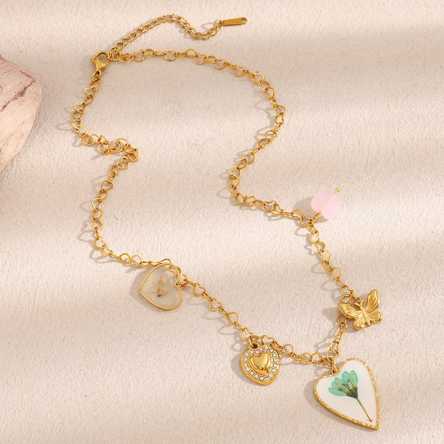 Collane da donna con ciondolo a forma di farfalla a forma di cuore romantico in stile lussuoso Immagine3