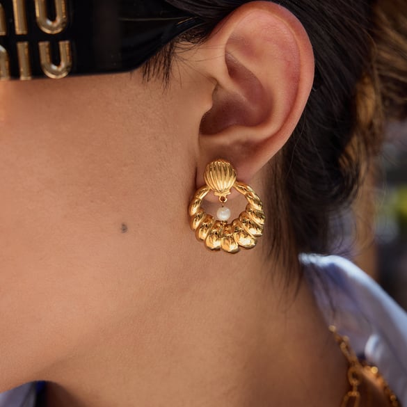 Orecchini a bottone in acciaio inossidabile color oro stile Ins