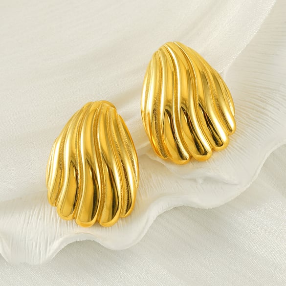 Orecchini a bottone in acciaio inossidabile color oro con conchiglia 2