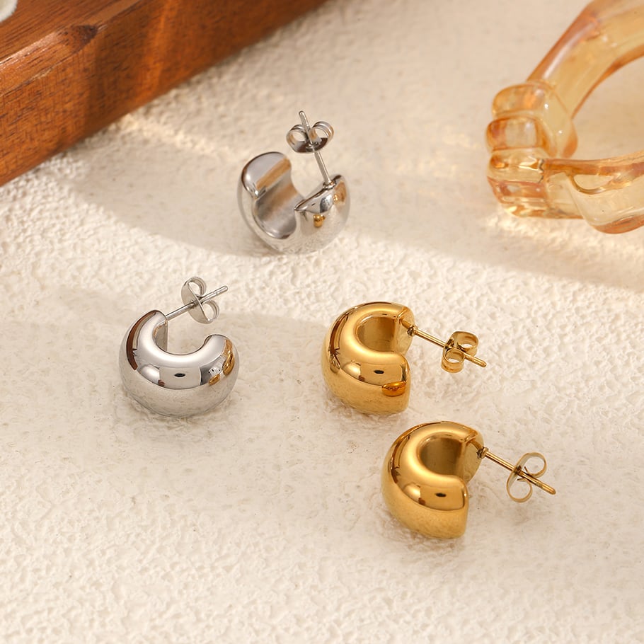 Pendientes sencillos de acero inoxidable color dorado Imagen4