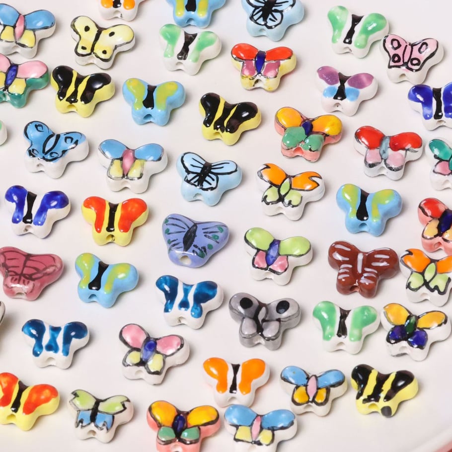 1 pezzo di perlina in ceramica a forma di farfalla per gioielli fai da te Immagine3
