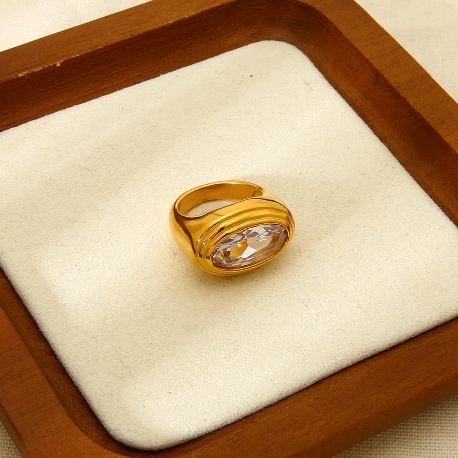 Anillos geométricos de acero inoxidable dorado de lujo Imagen4