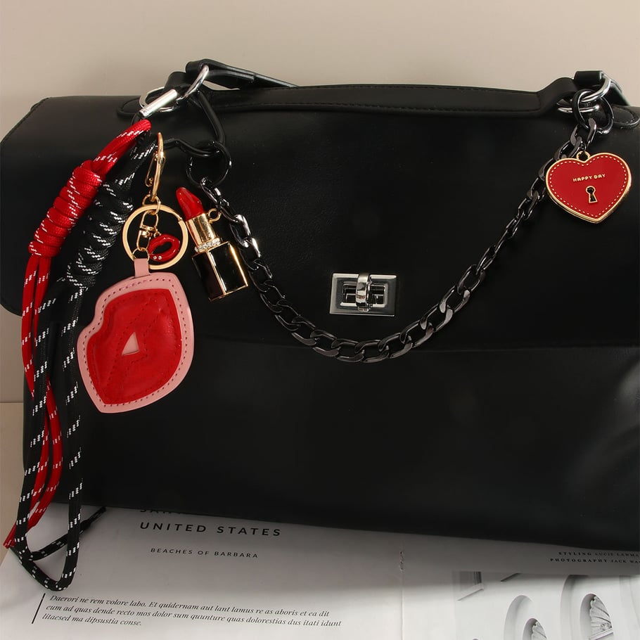 Charms para bolso de mujer de PU con cadena y diseño de labios en forma de corazón 