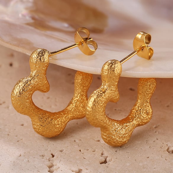 Creolen aus Edelstahl mit Blumenmotiv in Goldfarbe 2