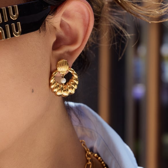 Orecchini a bottone in acciaio inossidabile color oro stile Ins 2