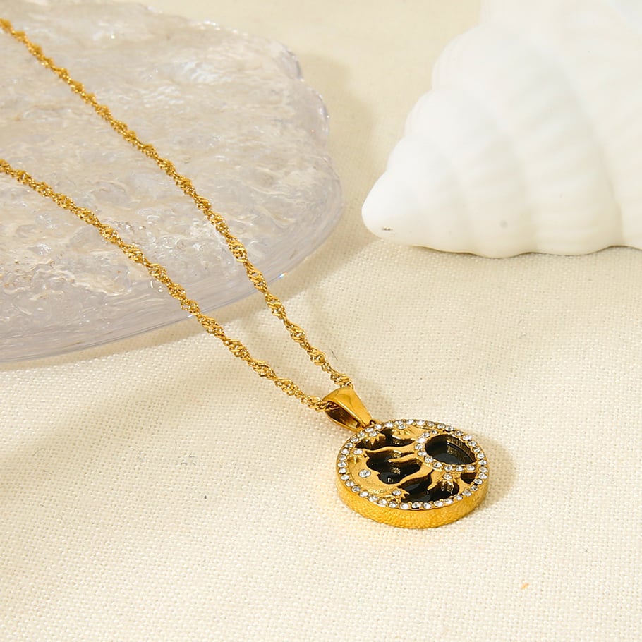 Luxuriöse Halsketten mit Mondanhänger aus Edelstahl in Goldfarbe Bild4