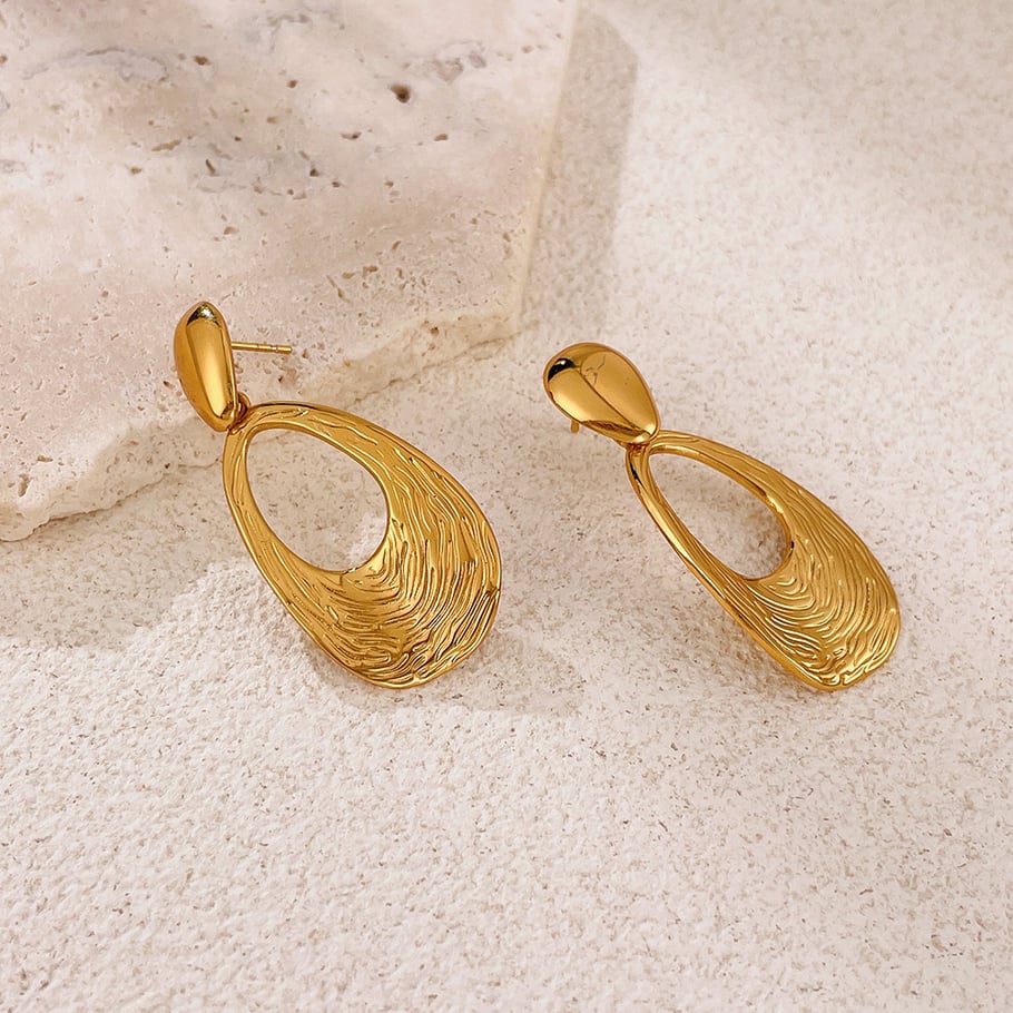 1 paio di orecchini pendenti ovali retrò in acciaio inossidabile color oro da donna Immagine6