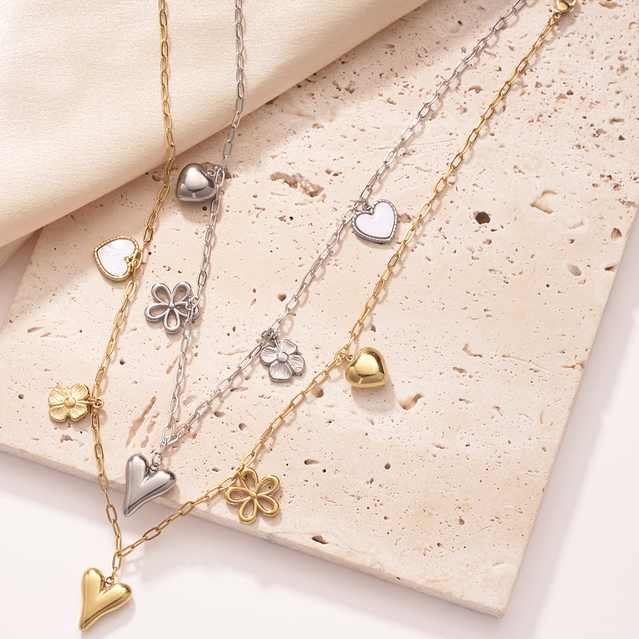 Fonkelende hartvormige bloemvormige hangerketting van roestvrij staal met gouden hanger voor dames Afbeelding3