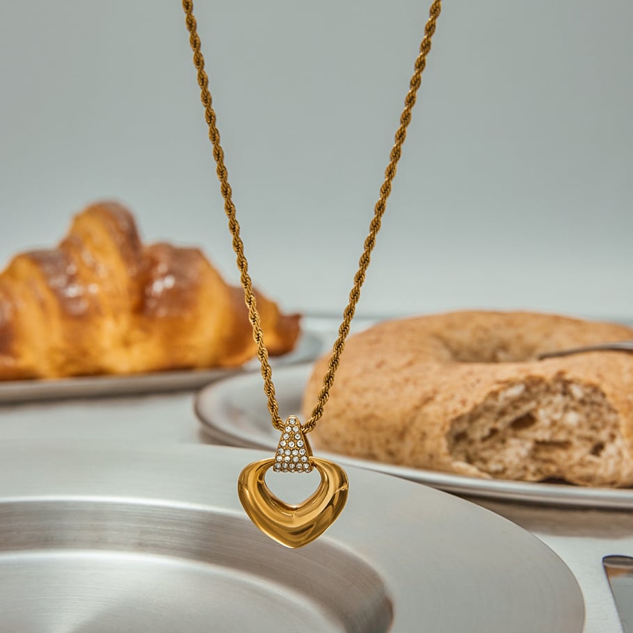 Retro Heart Stainless Steel Gold Color Pendant Necklaces h5Picture3