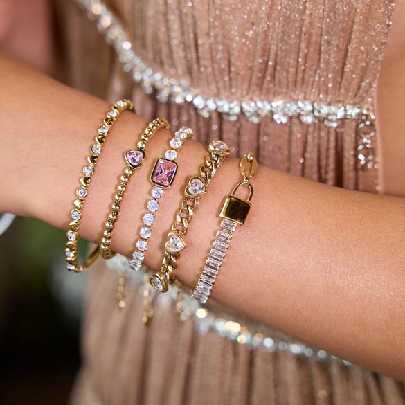 Lussuosi braccialetti con ciondolo a forma di cuore in acciaio inossidabile color oro 2