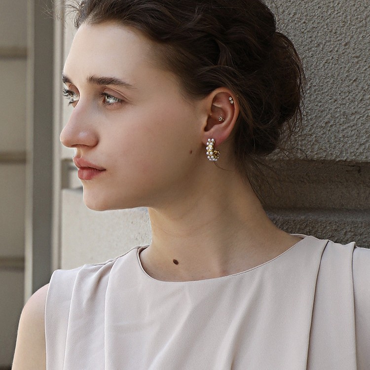Einfache Serie Elegante Volltonfarbe Damen Creolen Bild4