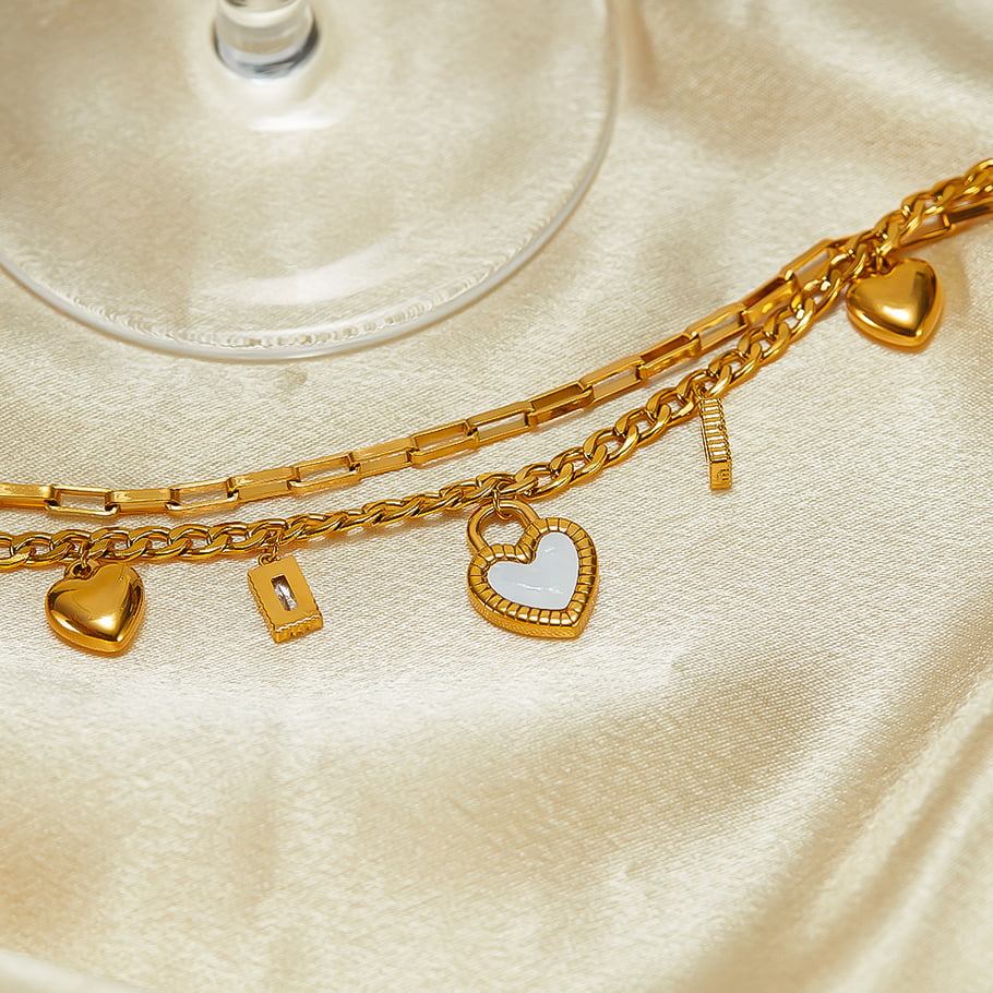 Tägliche Herz-Charm-Armbänder aus Edelstahl in Goldfarbe Bild4