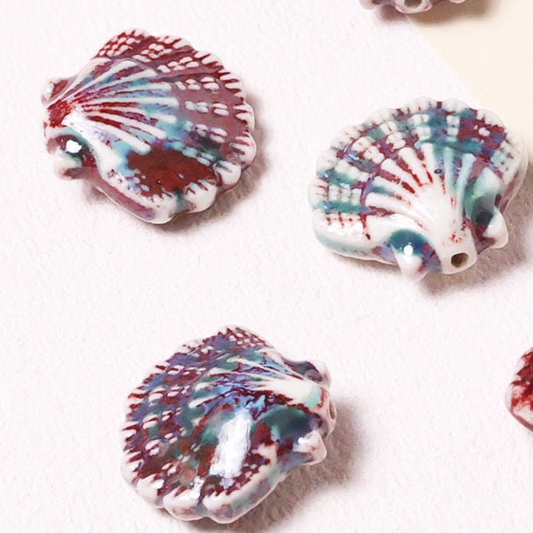 1 pezzo di perlina in ceramica a conchiglia per gioielli fai da te Immagine3